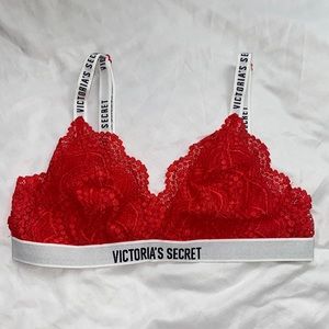 ♡︎ Victoria’s Secret ♡︎ Red Laced Bralette